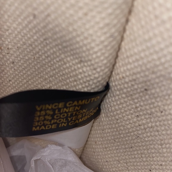 VINCE CAMUTO TOTE. NATURAL CANVAS WITH ANIMAL PRINT DESIGN. NWT 𤩠- Picture 6 of 9